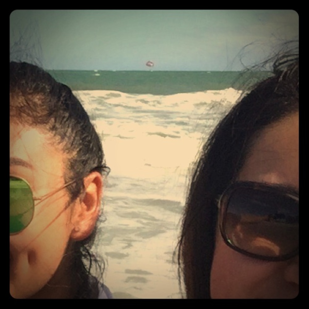 Meet your Posher, Caya